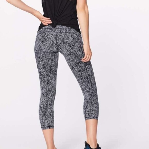 Lululemon Run on Crop 21” Power Luxtreme Irregular Denim Twill Black White - Picture 1 of 8